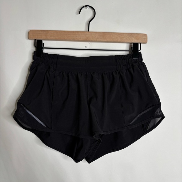 Lululemon Black Hotty Hot Low-Rise Lined Short 2.5" size 6 - Picture 5 of 9